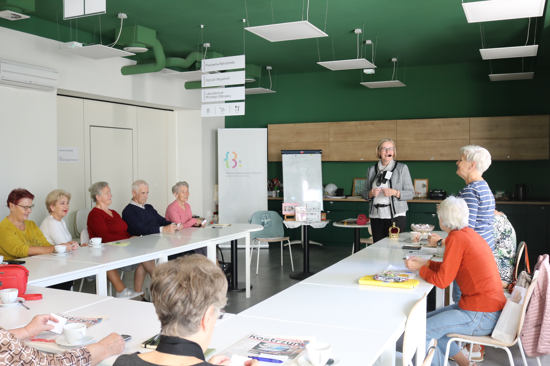 Uczestnicy Dojrzałych Wspaniałych świętują XXIII Ogólnopolski Tydzień Seniora w naszej bibliotece