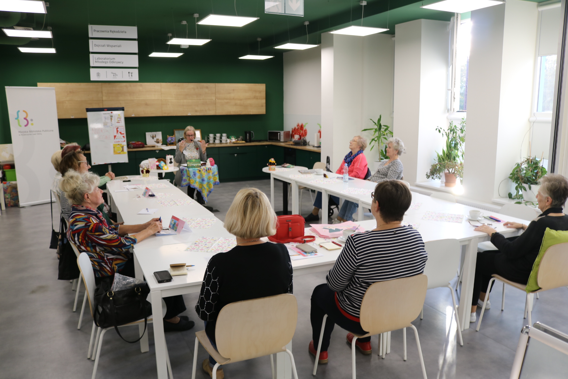 Uczestnicy Dojrzałych Wspaniałych świętują XXIII Ogólnopolski Tydzień Seniora w naszej bibliotece