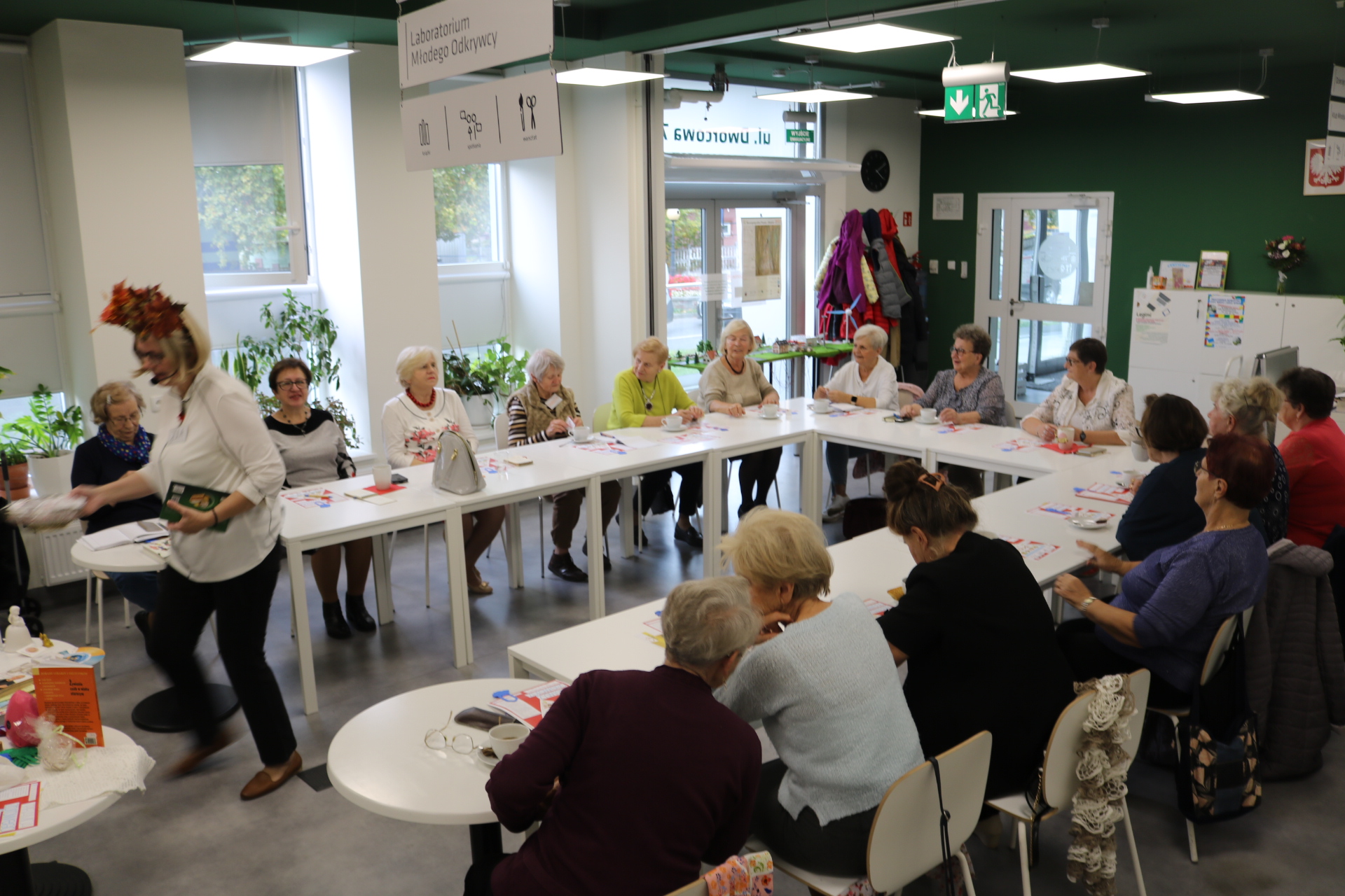 Uczestnicy Dojrzałych Wspaniałych świętują XXIII Ogólnopolski Tydzień Seniora w naszej bibliotece