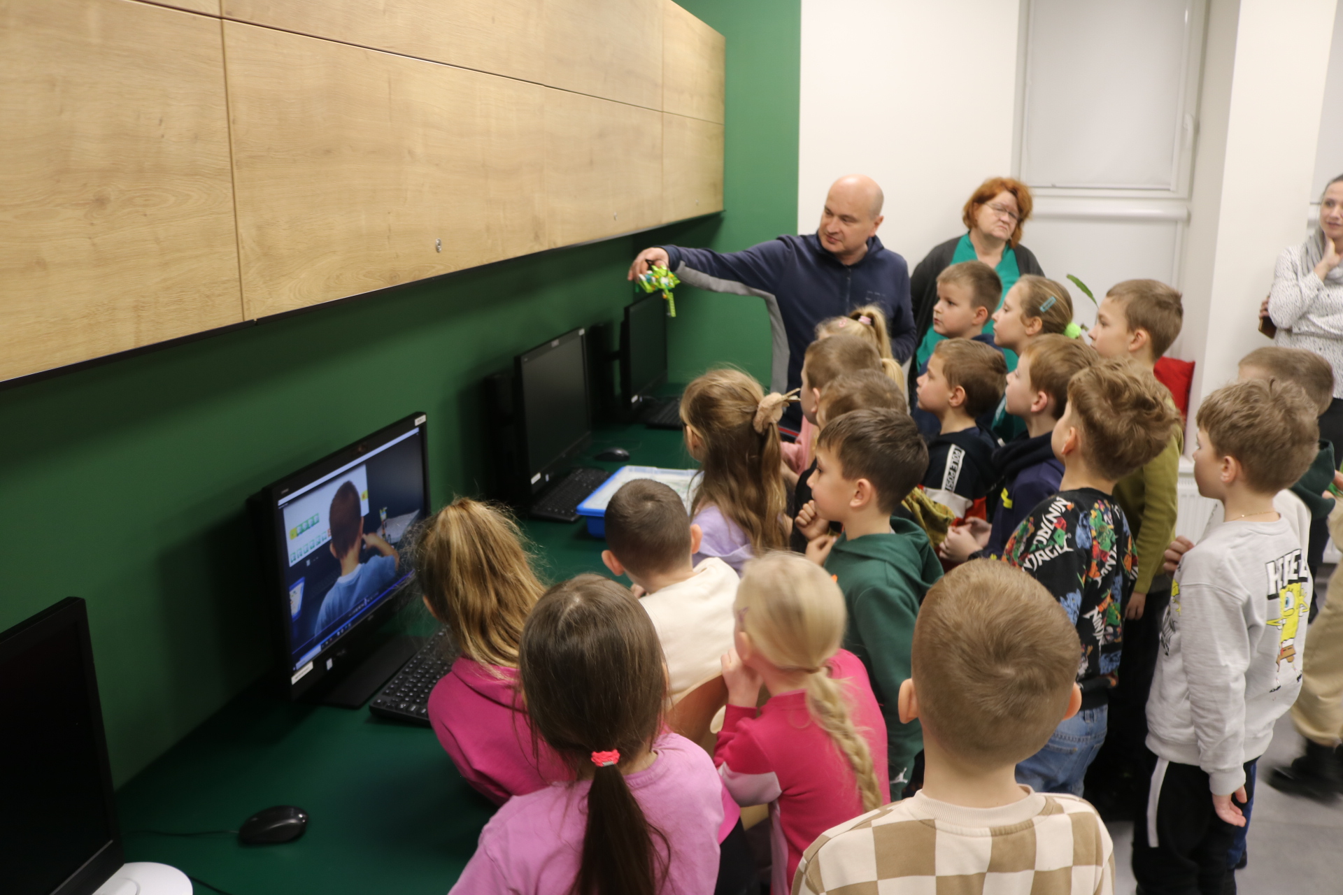 Lekcja biblioteczna z udziałem klasy Ia i Ib z SP3 - 12.12.2023